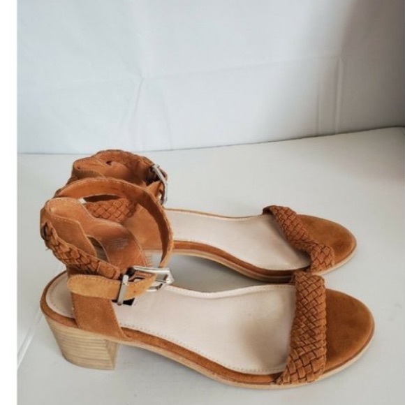 torrid Shoes - ✨5/$30✨ Torrid // Buckle Strapped Sandals